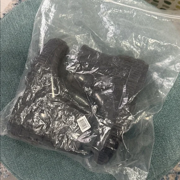 UGG Plush - Picture 9 of 9